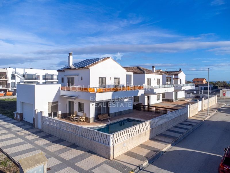Foto c05c76f6-c404-45df-b3e5-a612b7276ddf. Xalet amb aparcament piscina a Oliva playa Oliva