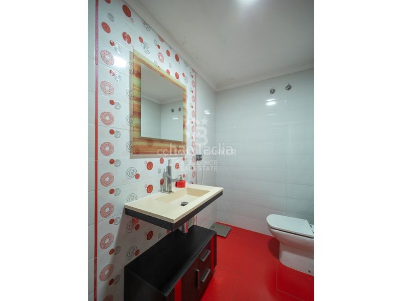 Foto e0bb9adf-fd2e-48b3-9232-8c4e8148271e. Xalet amb aparcament piscina a Oliva playa Oliva
