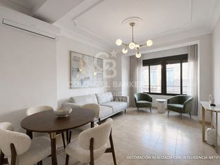 Piso en El Pilar. Piso luminoso con gran potencial en pleno centro histórico de va