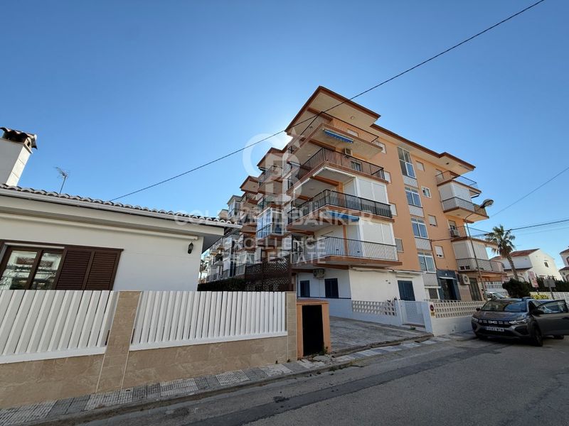 Foto 088df3dd-e8e3-4933-b972-a93e3d57e3bc. Pis amb aparcament a Oliva playa Oliva