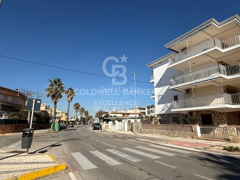 Foto 505023cf-d5ac-40d7-93aa-c4e5d93150d4. Pis amb aparcament a Oliva playa Oliva