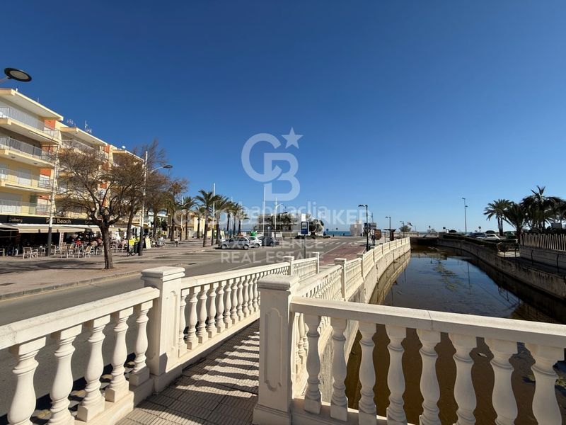 Foto feb7bce6-92d8-401f-aedc-b51ca79a62d1. Pis amb aparcament a Oliva playa Oliva