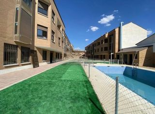 Appartement à Yepes. Piso de 2 dormitorios con terraza, garaje, trastero y piscina co