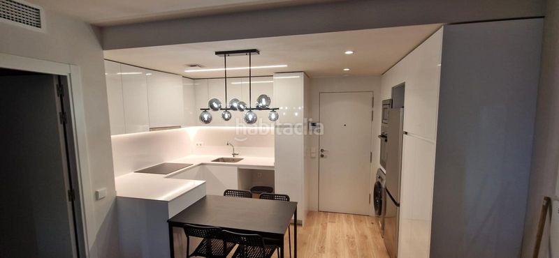 Foto 74b79a80-1dd0-4193-9105-d68bd44a231b. Apartament amb calefacció aparcament piscina a Valdeacederas Madrid