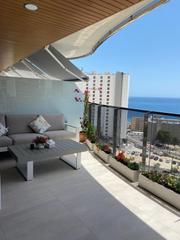 Etagenwohnung in Avenida república argentina 6. Apartamento de lujo en res. sunset waves, benidorm