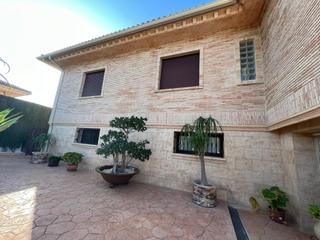 Chalet  Avenida avenida de la libertad. Villa espectacular 540m2 con 6 dorm 3 baños y 3000mde parcela co