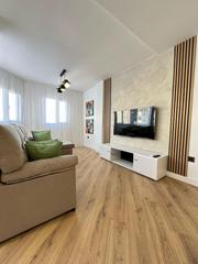 Etagenwohnung  Calle calle de san policarpo. Acogedor apartamento con piscina cerca del parque de las nacione