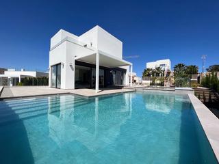 Chalet à Lomas de Campoamor - Las Ramblas. Villas de 3 dormitorios en las colinas golf  country club