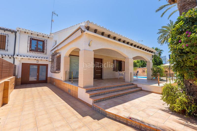 Foto 14642f48-fbde-4924-a68c-54766b910795. Chalet with parking pool in Punta Prima Orihuela