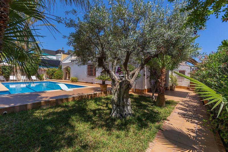 Foto d46798e9-9aa2-4c25-add3-7dd433f26a27. Chalet with parking pool in Punta Prima Orihuela