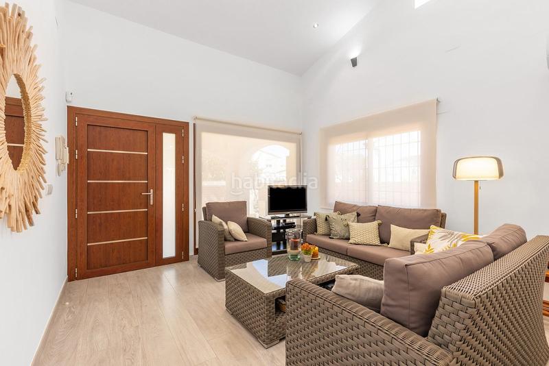 Foto f7ea4cdd-c0b9-4ca9-a27e-809643827bc6. Chalet with parking pool in Punta Prima Orihuela