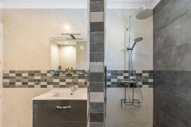 Foto f274d3ef-d958-46a6-8e15-2b2312267069. Chalet con parcheggio piscina in Punta Prima Orihuela