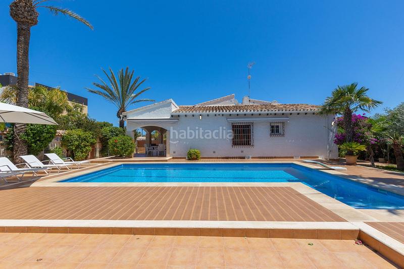 Foto d0e5ba57-4773-4ad7-bced-b789a9ce6038. Xalet amb aparcament piscina a Punta Prima Orihuela