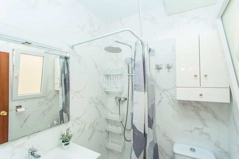 Foto 3cf8fb8c-42b1-4fa8-9a20-f8502720c302. Apartamento amplio apartamento , situado en segunda línea del mar en Torrevieja