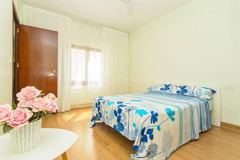 Foto 4a09373e-45e5-4d0c-a5f9-6bae8f15d2af. Apartamento amplio apartamento , situado en segunda línea del mar en Torrevieja