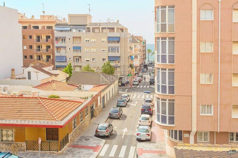 Foto 6a209c0f-212b-46d1-be6b-7700333f16cd. Apartamento amplio apartamento , situado en segunda línea del mar en Torrevieja