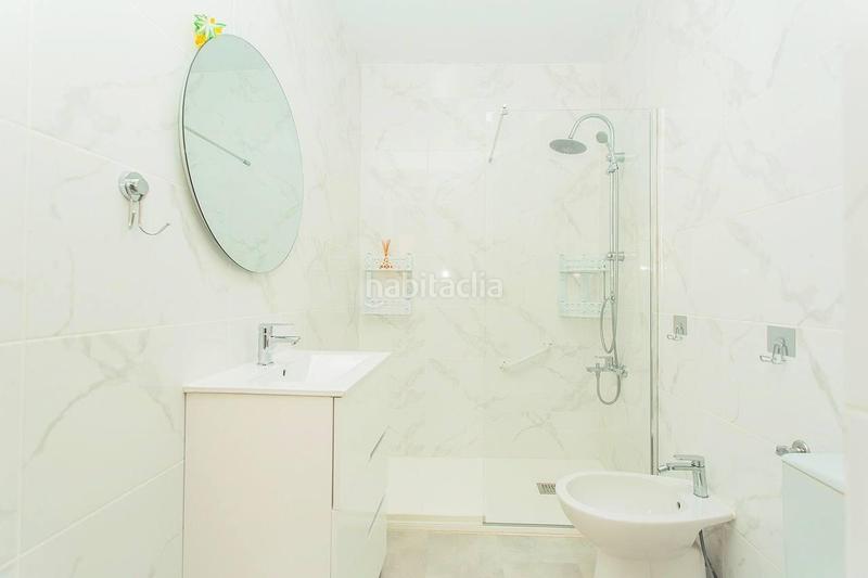 Foto d7d7d002-a30b-4e71-bc99-a7bf61dbafa1. Apartamento amplio apartamento , situado en segunda línea del mar en Torrevieja