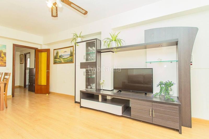 Foto e71ef57c-bd9e-4cc6-8d19-1faf29271888. Apartamento amplio apartamento , situado en segunda línea del mar en Torrevieja