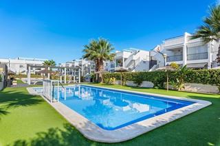 Haus in Parque Acuático - Sector 25. Acogedor bungalow en la urbanización vista bella, torrevieja