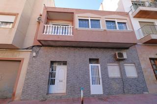 Piccolo appartamento in Antonio Machado. Apartamento de 4 dormitorios en torrevieja