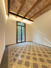 Piso  N/a. Exclusivo piso con a la sagrada familia!