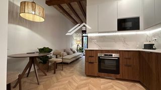 Piso  Portal nou. Exclusiva vivienda reformada en finca regia, en el corazón de ci