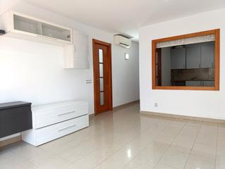 Appartement à Calella. Piso en el centro de calella - 2 habitaciones dobles - impecable