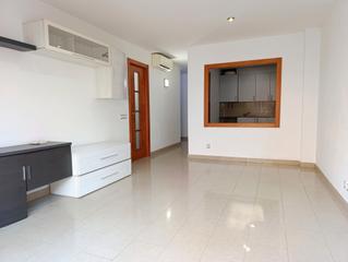Appartement à Calella. Piso en el centro de calella - 2 habitaciones dobles - impecable