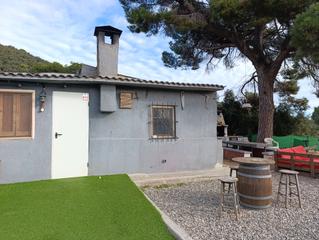 Chalet à Sant Cebrià de Vallalta. Terreno de 1.525m² con casa en can domènec — sant cebrià de vall