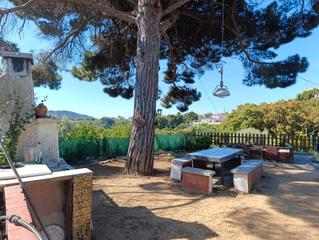 Chalet à Sant Cebrià de Vallalta. Terreno de 1.525m² con casa en can domènec — sant cebrià de vall