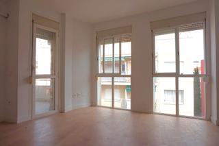 Piso  Avinguda ntra. sra. de montserrat. Piso reformado a 250 m de la playa, en pleno centro de pineda de