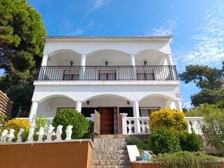 Chalet en Sant Cebrià de Vallalta. Gran casa con piscina - rodeada de naturaleza