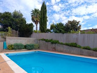 Chalet in Sant Cebrià de Vallalta. Gran casa con piscina - rodeada de naturaleza