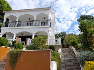 Chalet en Sant Cebrià de Vallalta. Gran casa con piscina - rodeada de naturaleza