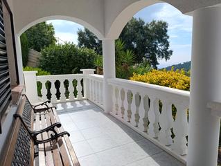 Xalet a Sant Cebrià de Vallalta. Gran casa con piscina - rodeada de naturaleza