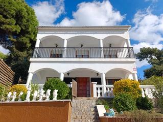 Chalet en Sant Cebrià de Vallalta. Gran casa con piscina - rodeada de naturaleza