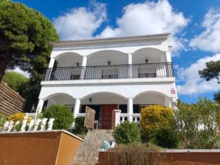 Chalet in Sant Cebri de Vallalta. Gran casa con piscina - rodeada de naturaleza