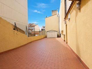 Appartement dans Calella. Vivienda �nica - 5 habitaciones - 3 ba�os - c�ntrico