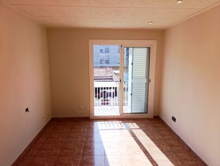 Pis  Carrer de colom. Gran piso 117m2 - 4 habitaciones - todo exterior