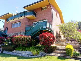Chalet dans Montalnou - Milans del Bosc. Espectacular casa en sant vicen� de montalt
