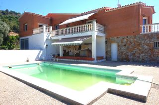 Chalet in Pinemar. Terreno de 10.000m2 con piscina