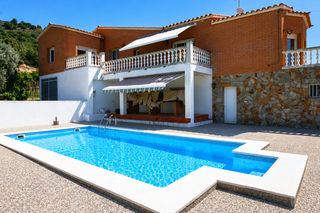 Chalet in Pinemar. Terreno de 10.000m2 con piscina