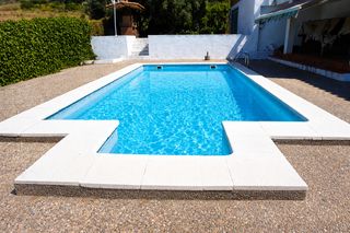Chalet en Pinemar. Terreno de 10.000m2 con piscina