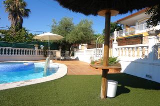 Chalet en Fogars de la Selva. Casa con piscina y zona ajardinada