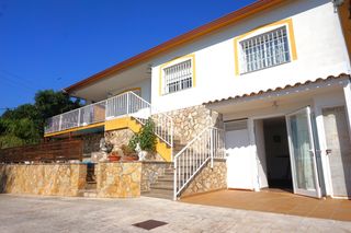 Chalet in Fogars de la Selva. Casa con piscina y zona ajardinada