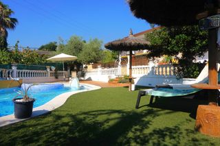 Chalet in Fogars de la Selva. Casa con piscina y zona ajardinada