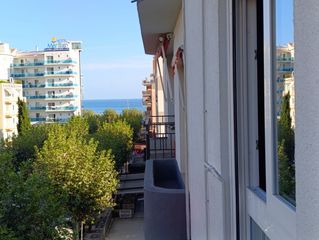 Flat  Carrer del mar. Piso con licencia turística (hut) y vistas al mar en calella