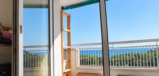 Flat in Centre. Venda de nua propietat – pis amb parking i vistes al mar *  vent