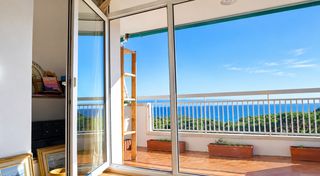 Flat in Centre. Venda de nua propietat – pis amb parking i vistes al mar *  vent