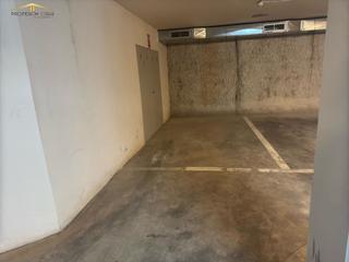 Parking coche en Salitre 45. Garaje en venta en perchel  sur.